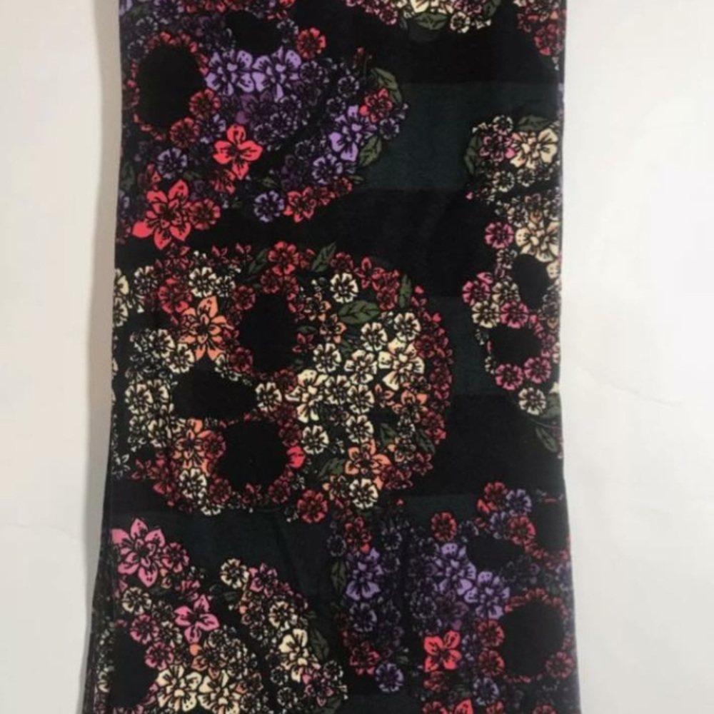 Lularoe brand new RARE Flower skull leggings